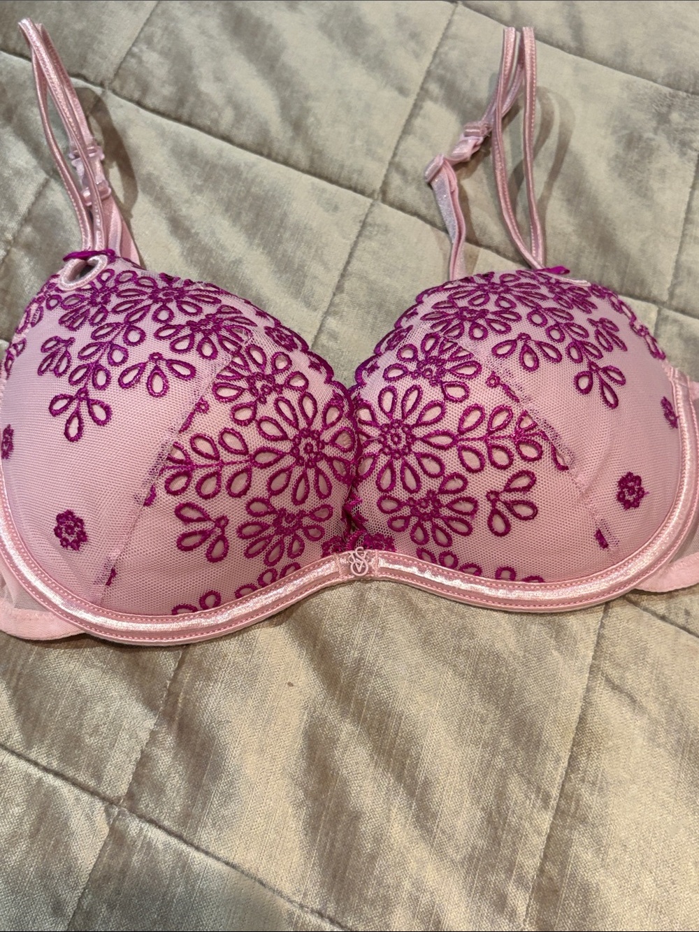 Victoria's Secret Pink Bra with Fuchsia Floral Embroidery 32 C